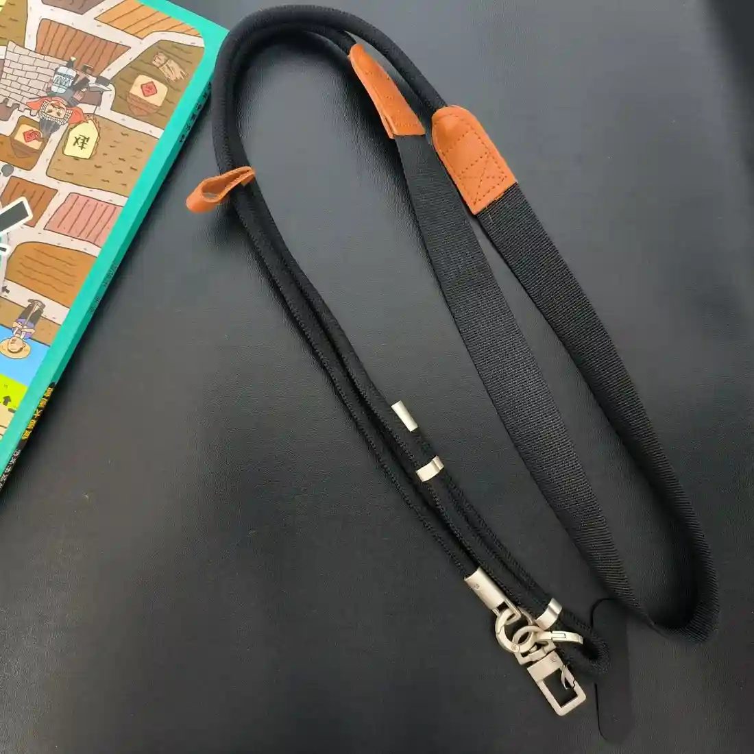 Black-Hanger Pad