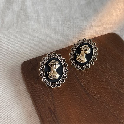 Retro Pearl Black Enamel Stud Earrings For Women Vintage Style Earrings Elegant Gift