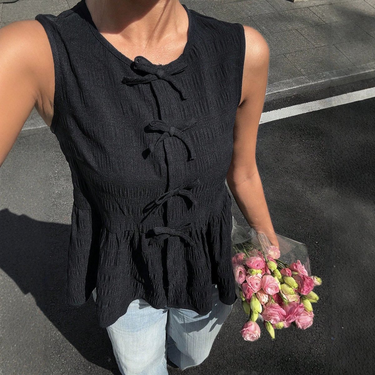 Womens Bow-Detailed Sleeveless Tank Top With A Defined Waist