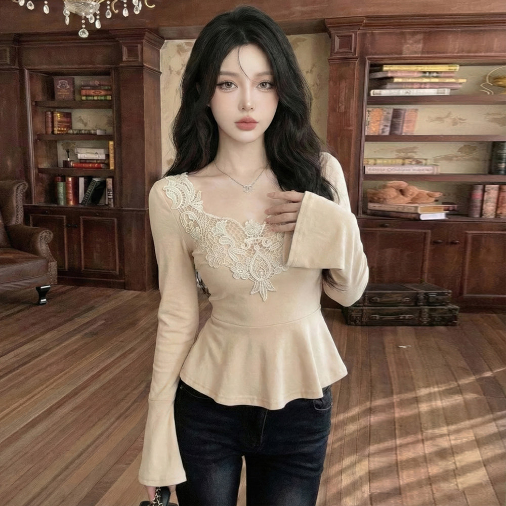 Stylish And Chic Design With Ruffled Hem And Flared Sleeves