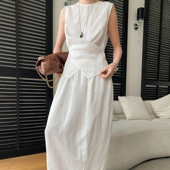 Split-neck Sleeveless Blouse And Elastic-waist Skirt Set
