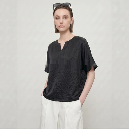 Loose-fitting Summer Top With A Half-placket Neckline