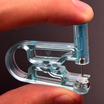 Free 1Pairs Disposable Adult Ear Piercing Gun Painless Health Sanitation Asepsis Ear Piercing Gun Pierce Tools With Ear Stud